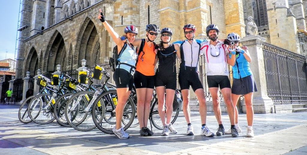 camino cyclists in leon