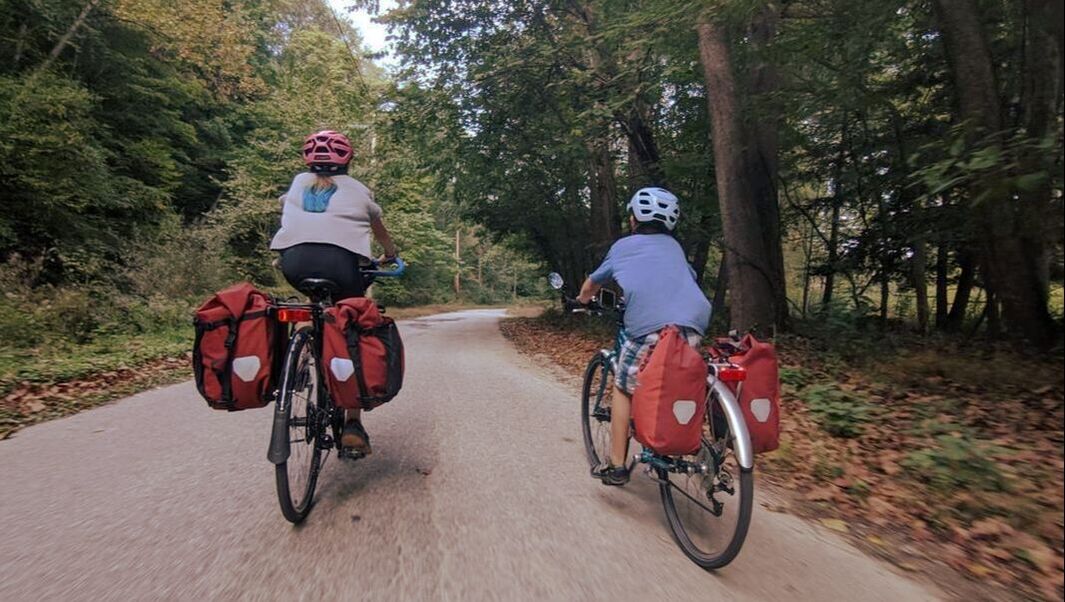 A Beginner's Guide to Self Guided Bike Tours - Ride with family