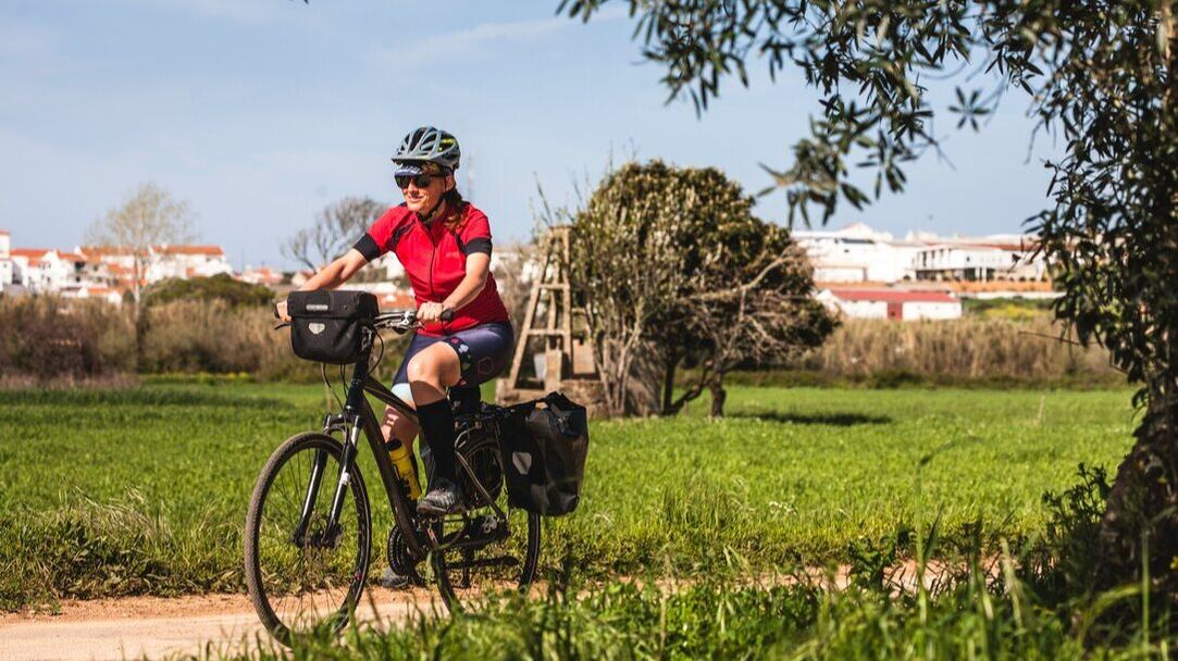 A Beginner's Guide to Self Guided Bike Tours - Women's cycling