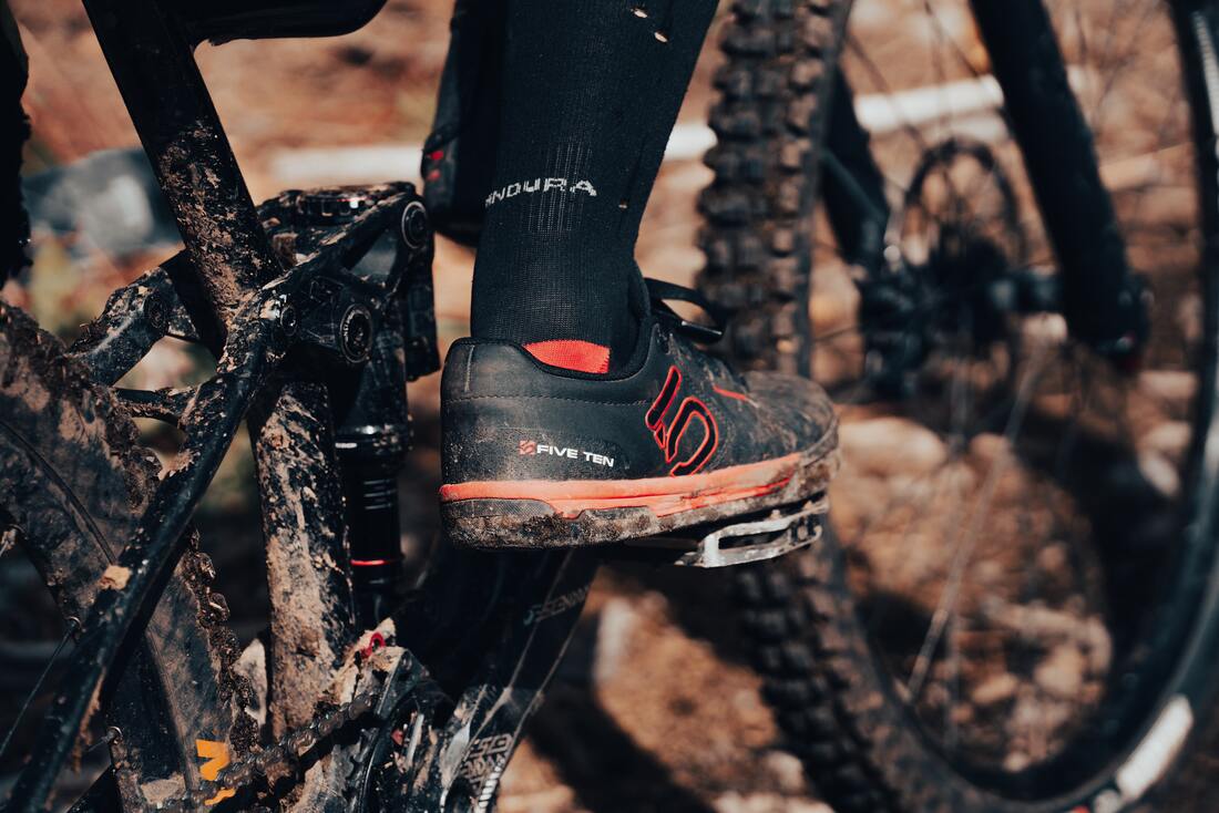 The Best Shoes for Cycling Beginners Guide - mtb shoes